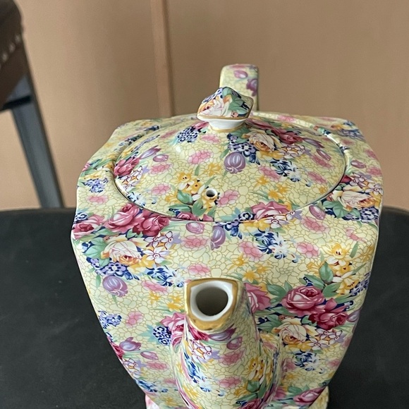Royal Winton chintz, teapot no cracks, chips, or damage - Picture 4 of 4
